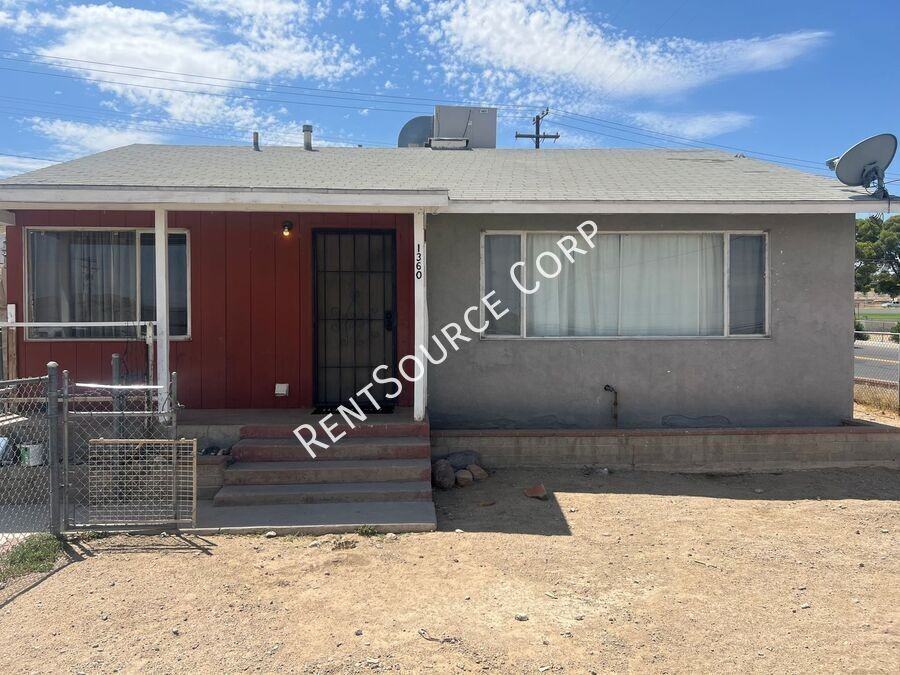 1360 Nancy St - Photo 3 of 15