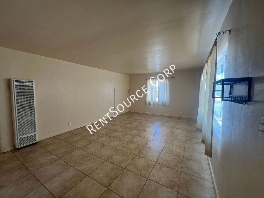 1360 Nancy St - Photo 4 of 15