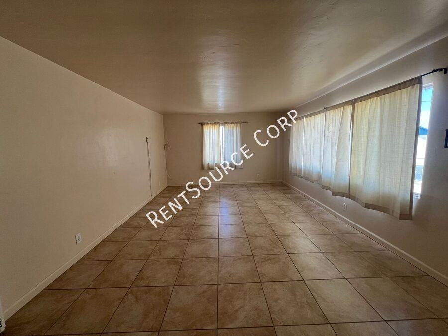 1360 Nancy St - Photo 5 of 15