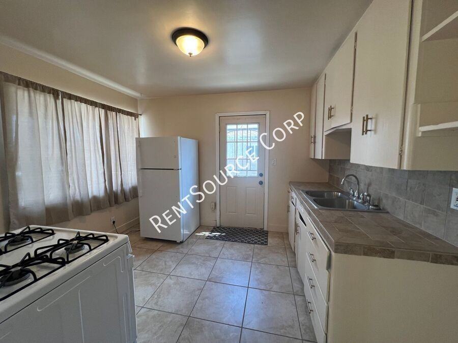 1360 Nancy St - Photo 7 of 15