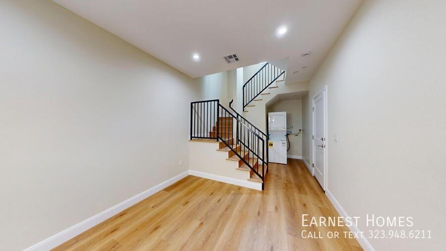 310 N 3rd St #B - Photo 2 of 22