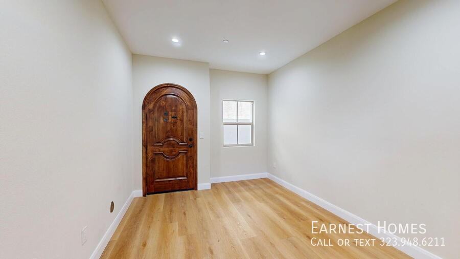 310 N 3rd St #B - Photo 4 of 22