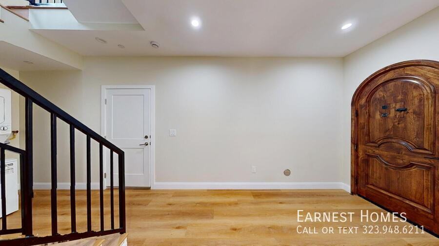 310 N 3rd St #B - Photo 5 of 22