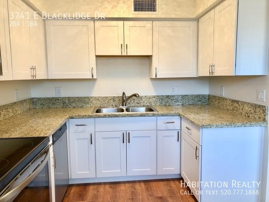 3741 E Blacklidge Dr - Photo 2 of 10