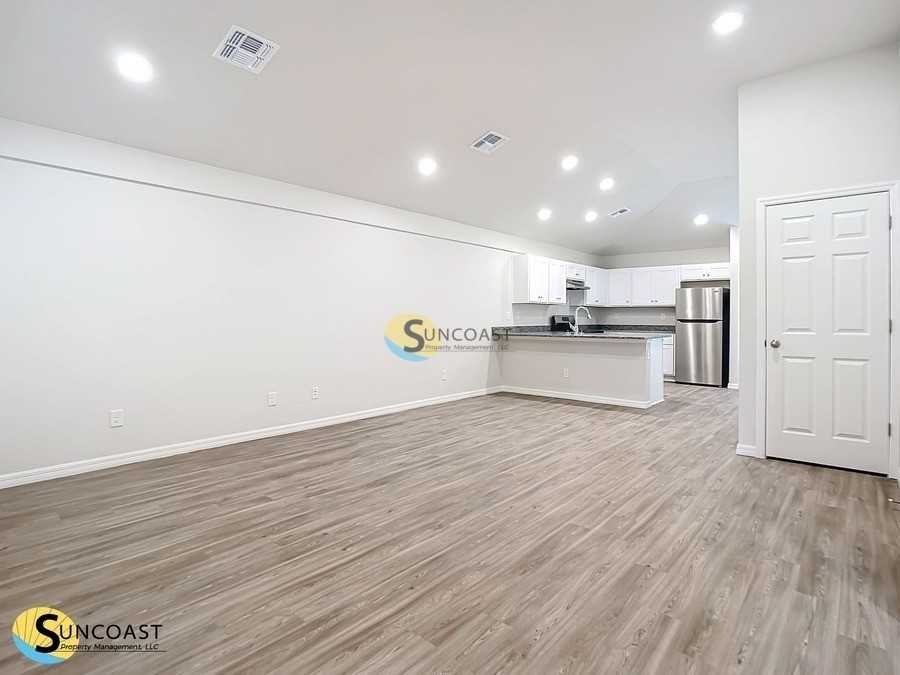 17131 Thompson Ave - Photo 3 of 22
