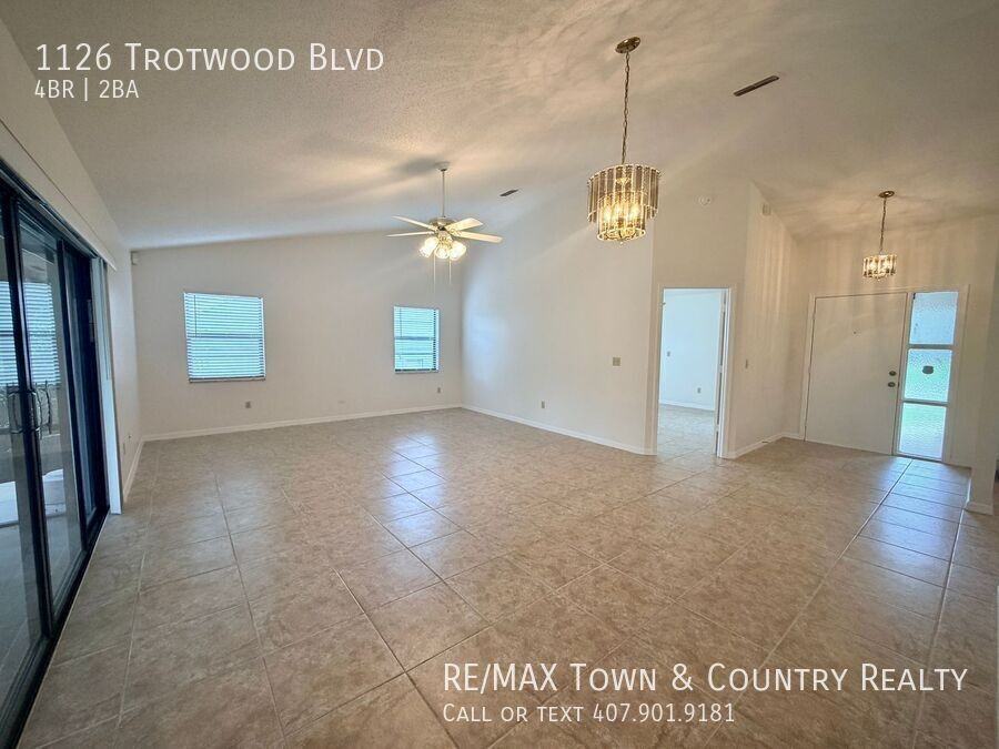 1126 Trotwood Blvd - Photo 2 of 26