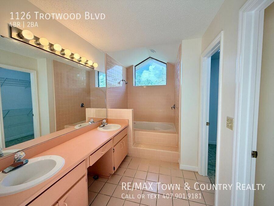 1126 Trotwood Blvd - Photo 7 of 26