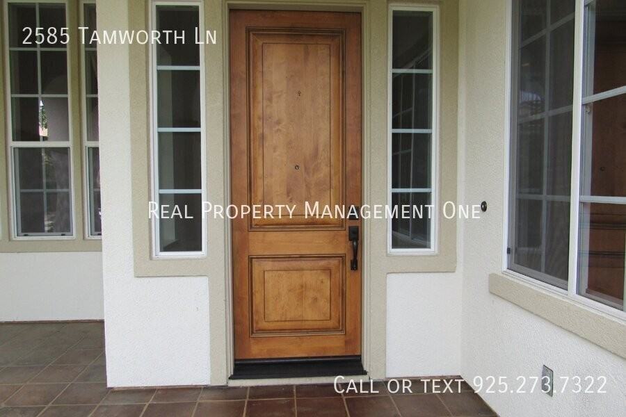 2585 Tamworth Ln - Photo 3 of 37