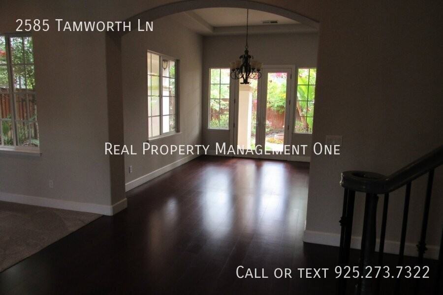 2585 Tamworth Ln - Photo 7 of 37
