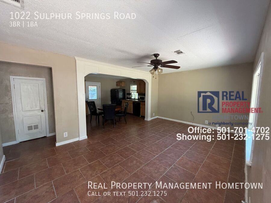 1022 Sulphur Springs Rd - Photo 3 of 10