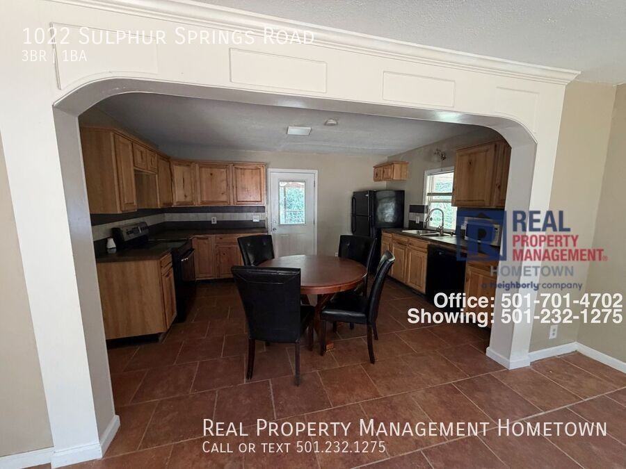 1022 Sulphur Springs Rd - Photo 4 of 10