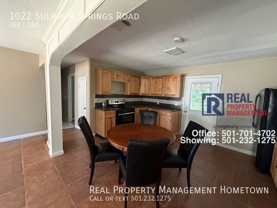 1022 Sulphur Springs Rd - Photo 5 of 10