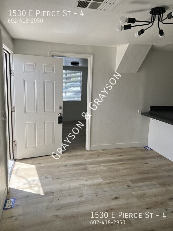 1530 E Pierce St #4 - Photo 7 of 19