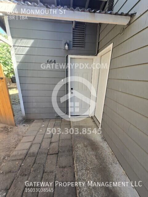664 Monmouth St - Photo 4 of 21