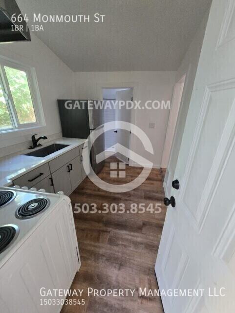 664 Monmouth St - Photo 6 of 21