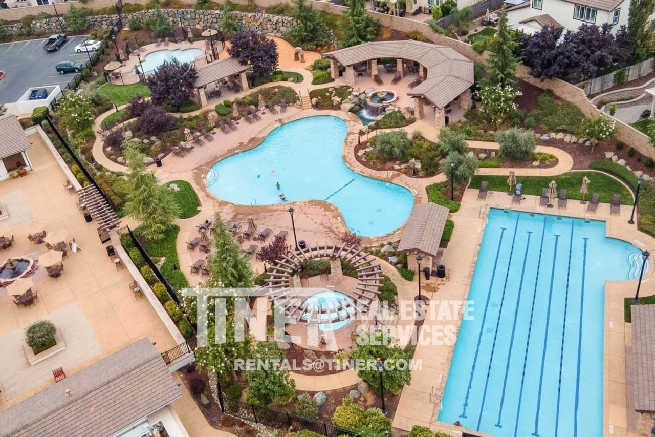 8082 Avanti Dr - Photo 2 of 47
