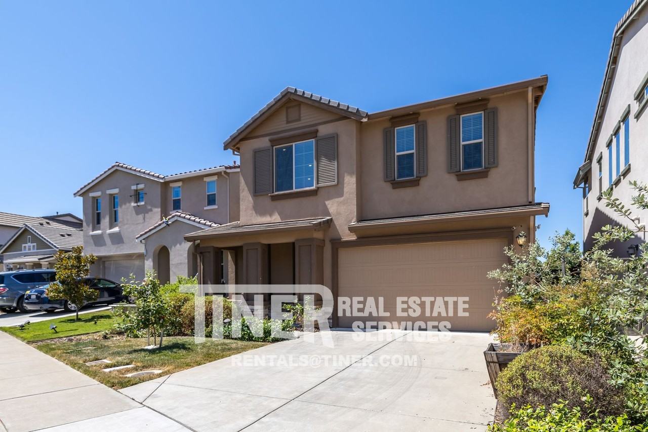 8082 Avanti Dr - Photo 5 of 47