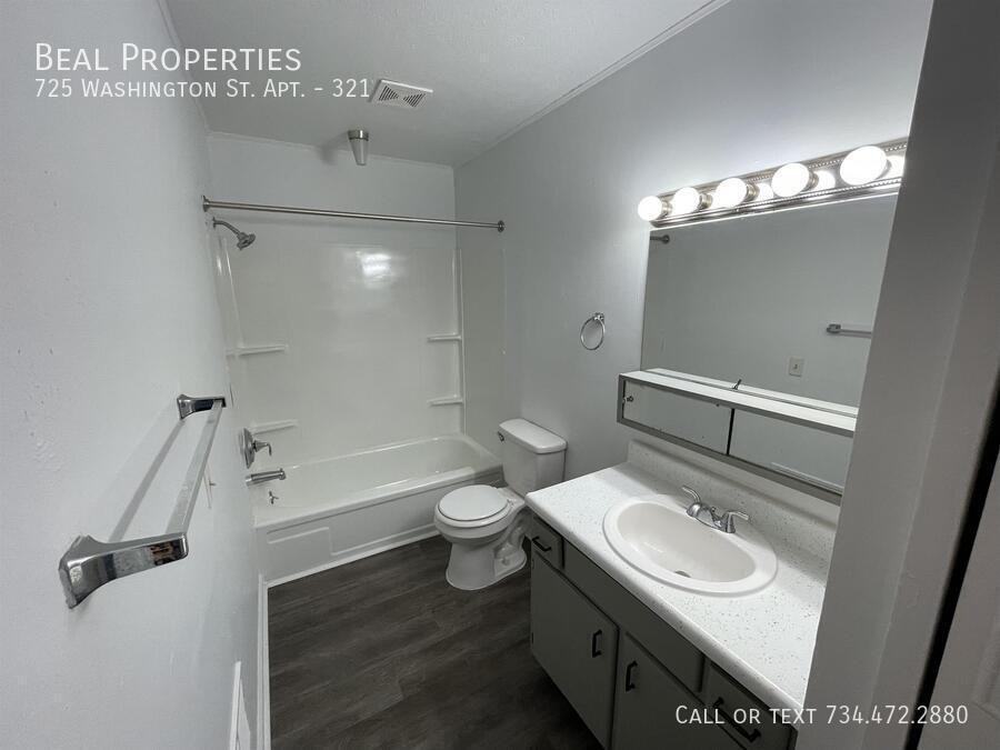 725 Washington St #321 - Photo 5 of 9
