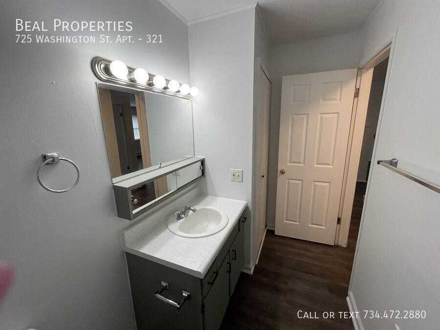 725 Washington St #321 - Photo 6 of 9
