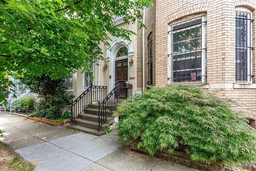 1726 Willard St Nw #B - Photo 2 of 22