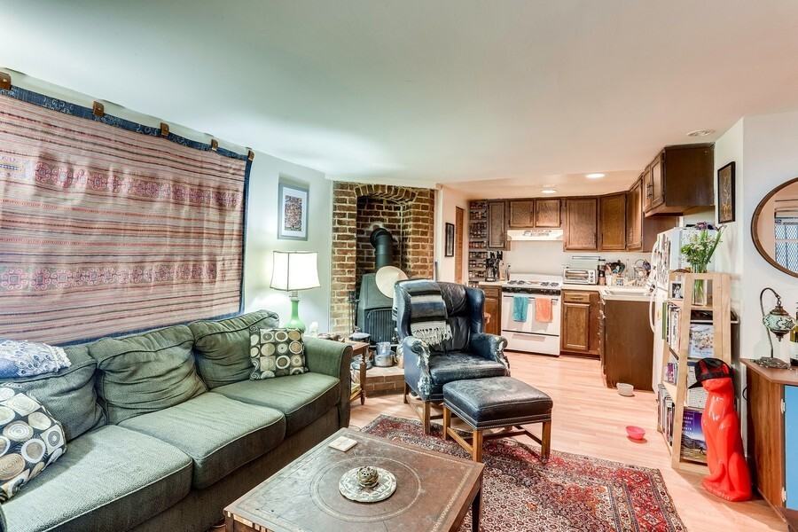 1726 Willard St Nw #B - Photo 6 of 22