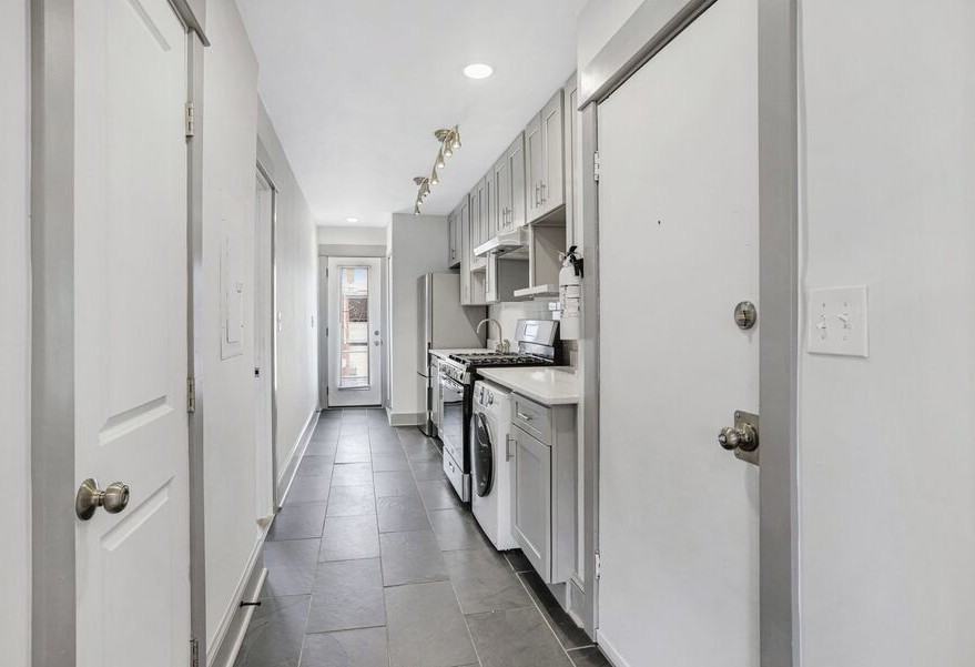 855 19th St Ne #3 - Photo 4 of 21