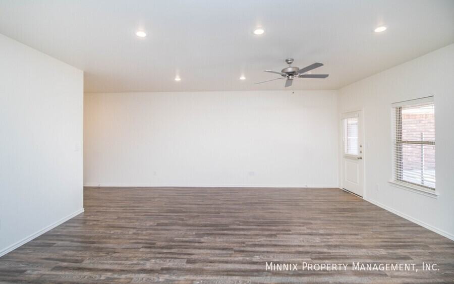 6916 20th St - Photo 5 of 27