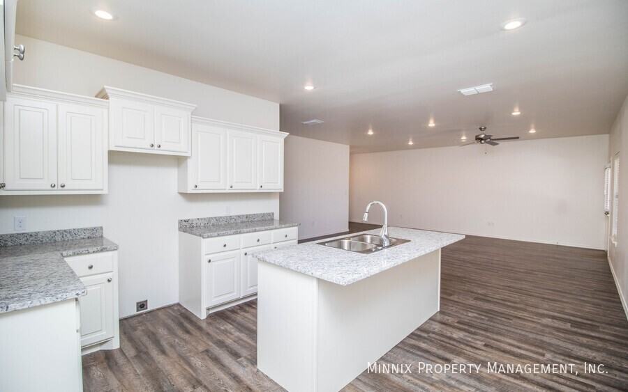 6916 20th St - Photo 7 of 27