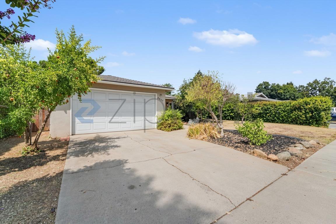 2647 Story Ave - Photo 4 of 27