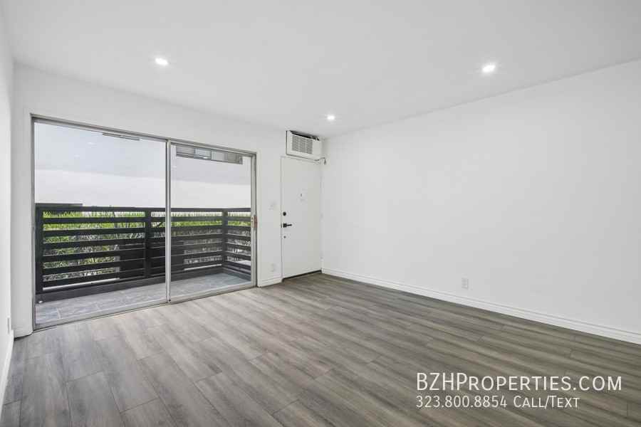 807 N Alfred St #2 - Photo 4 of 15