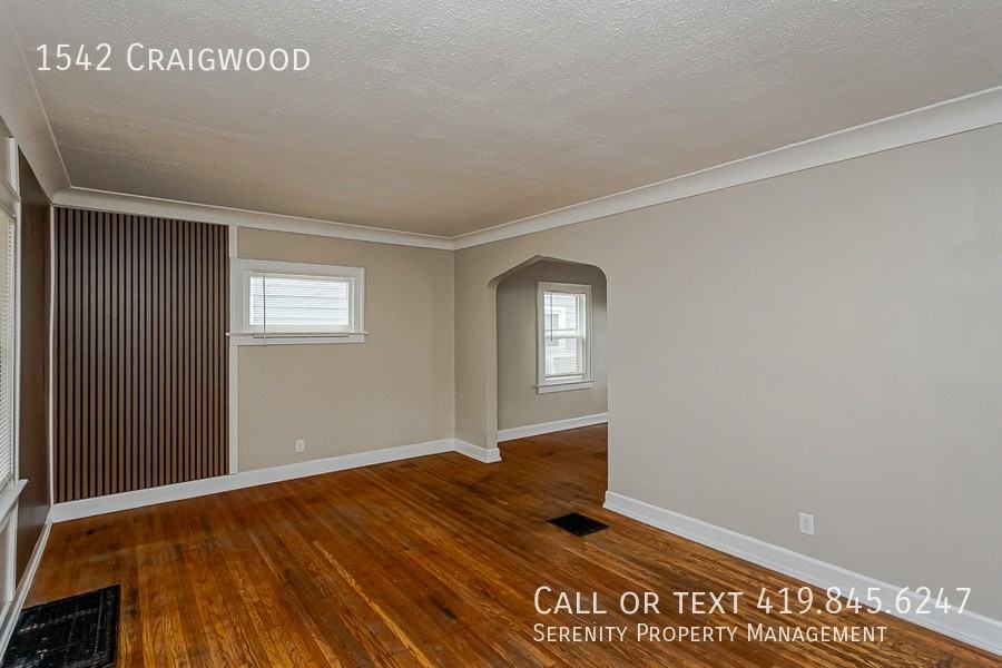 1542 Craigwood Rd - Photo 3 of 18