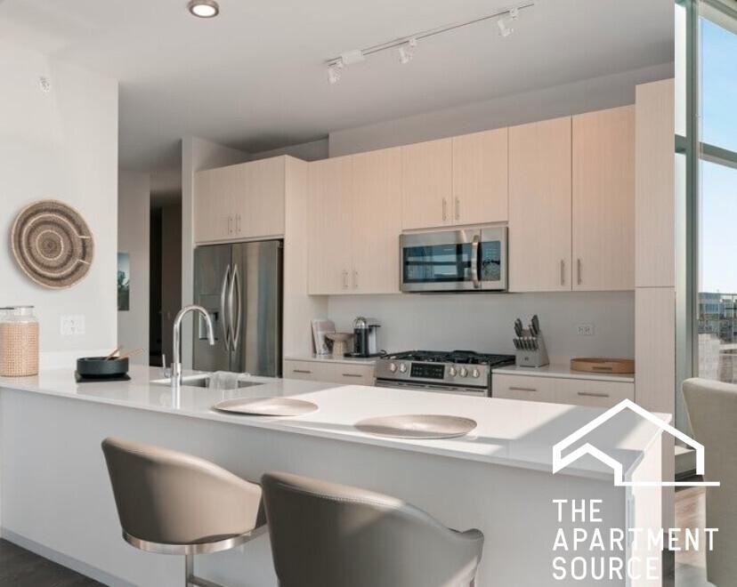 717 S Clark St - Photo 4 of 50