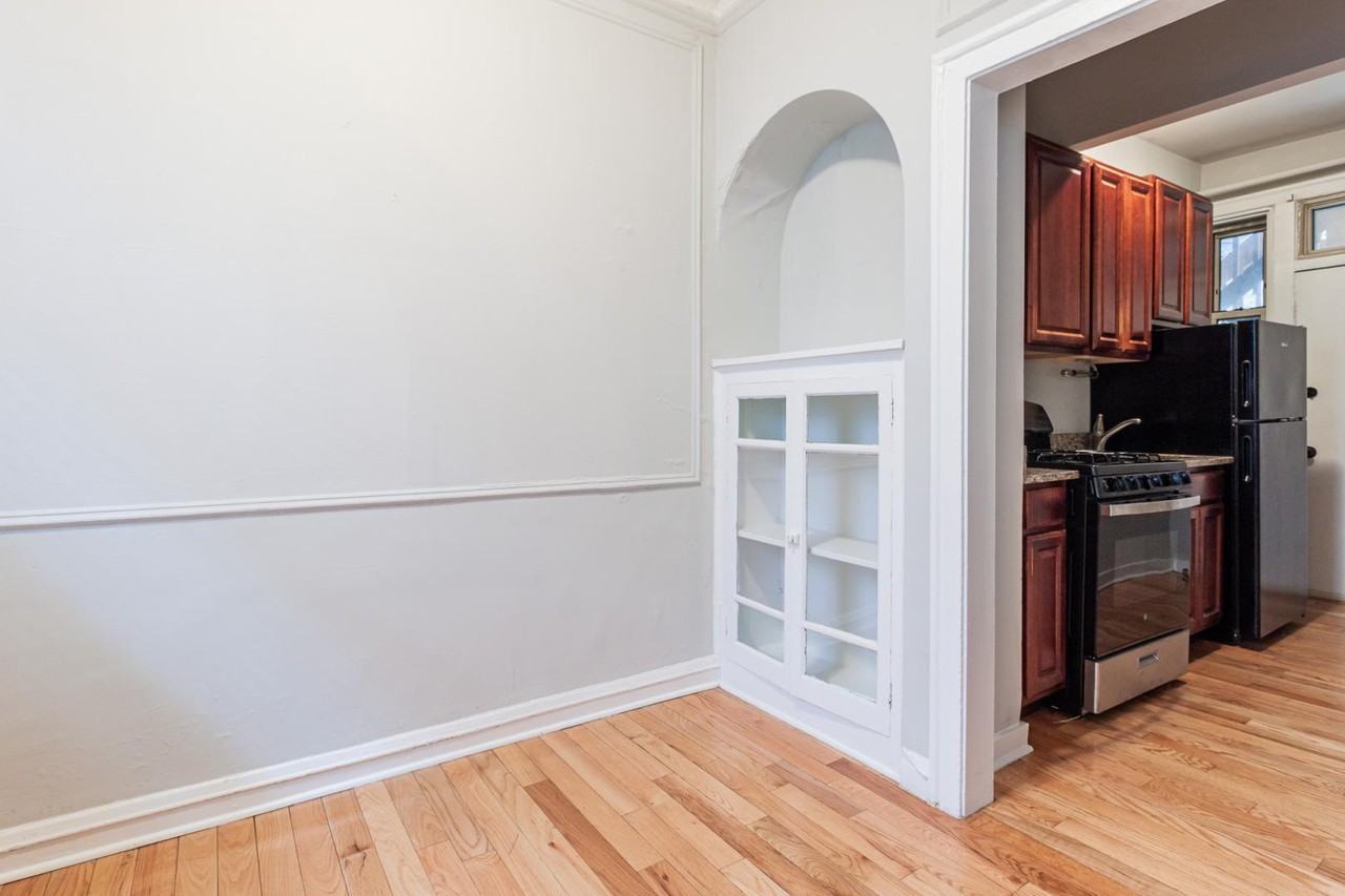 546 W Surf St #GDN - Photo 4 of 10