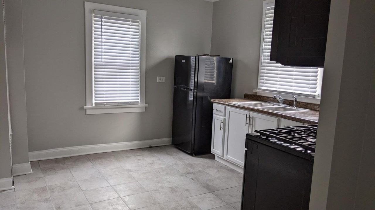 2507 N Lotus Ave #1R - Photo 2 of 8