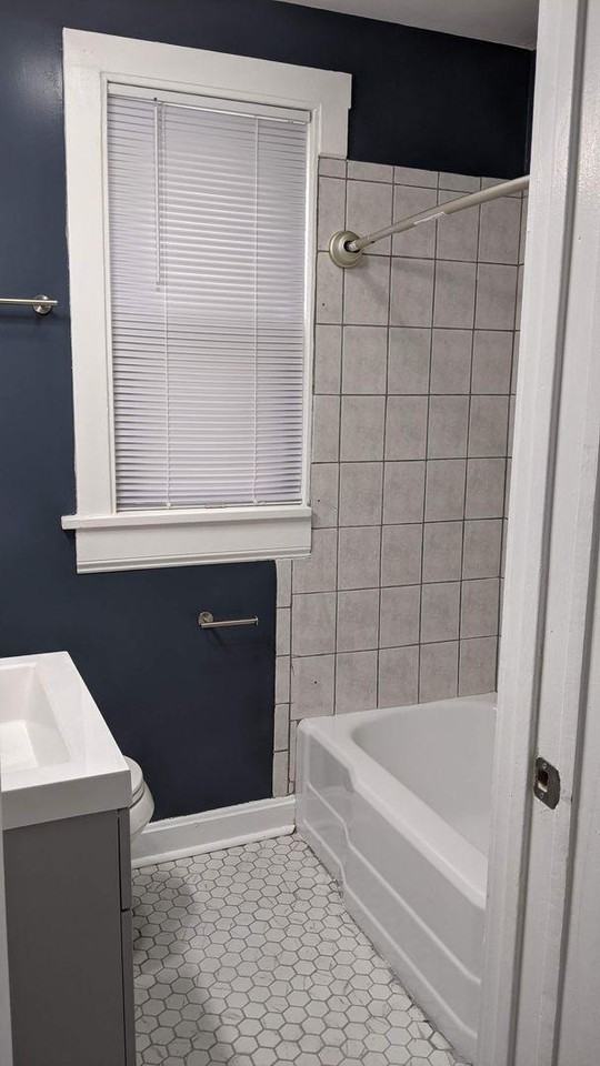 2507 N Lotus Ave #1R - Photo 7 of 8