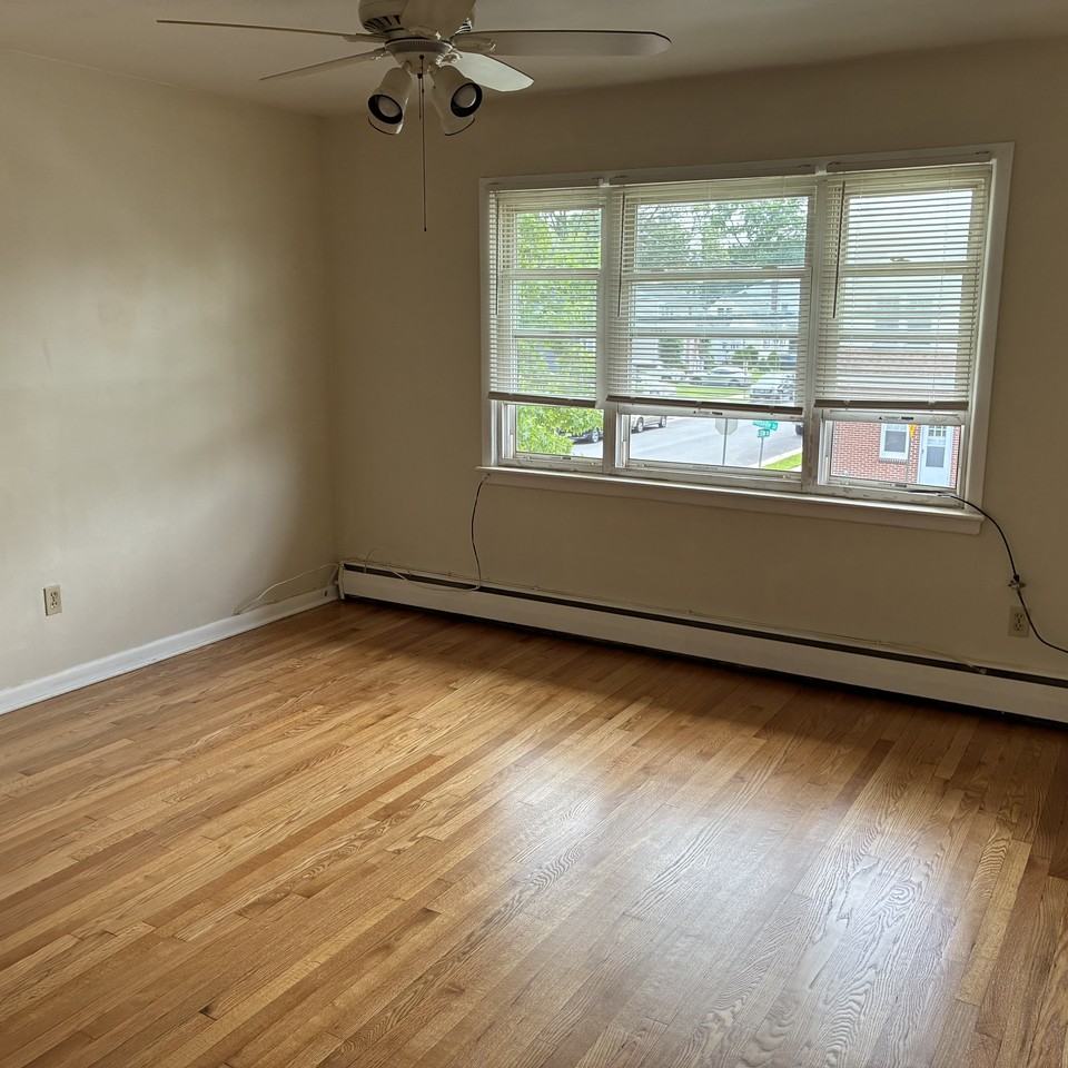 700 Roselle St #2ndFL - Photo 3 of 8