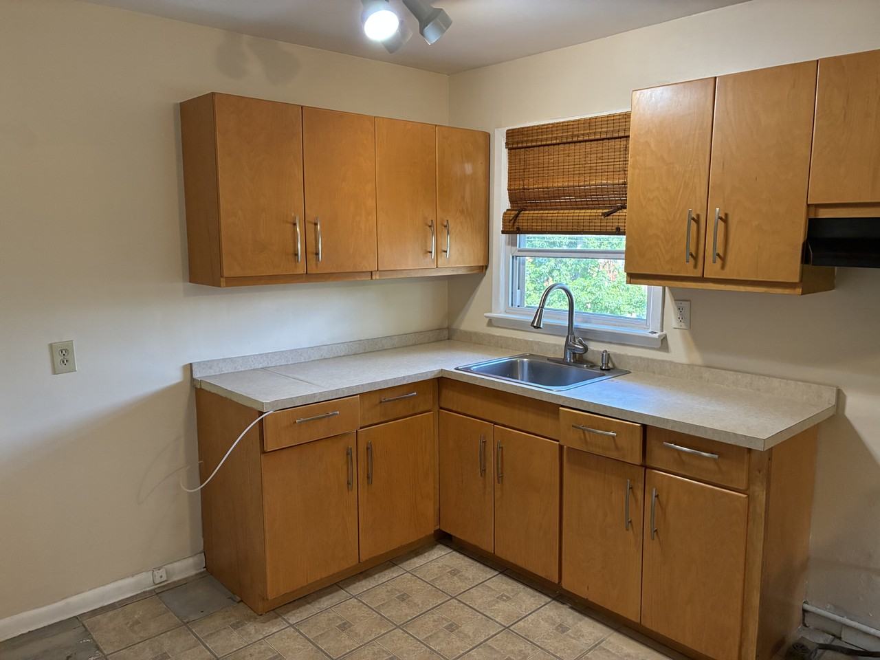 700 Roselle St #2ndFL - Photo 6 of 8