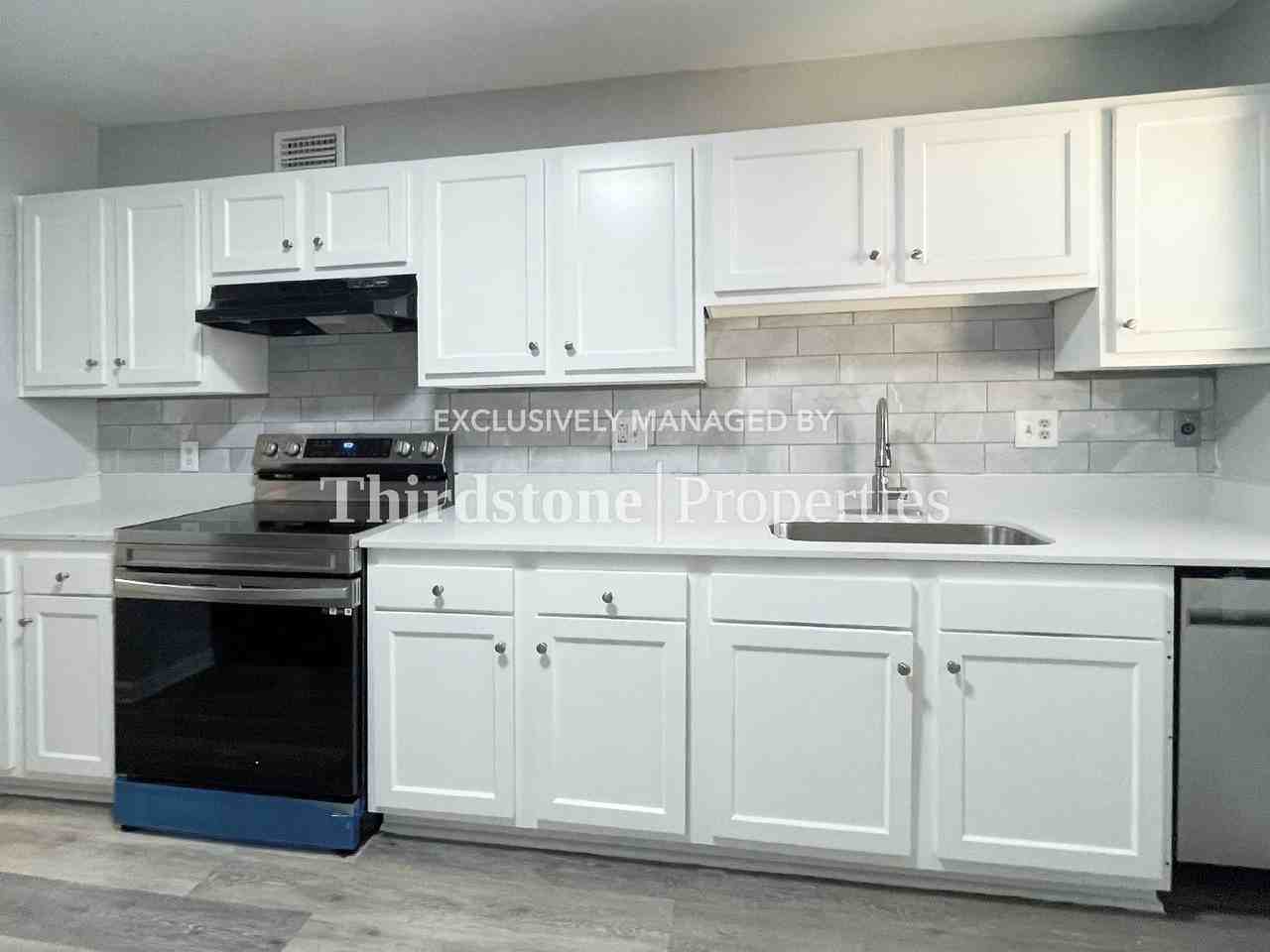 728 Shearer Ave - Photo 3 of 15