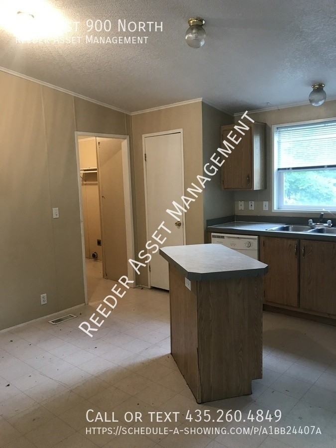 515 E 900 N - Photo 5 of 9