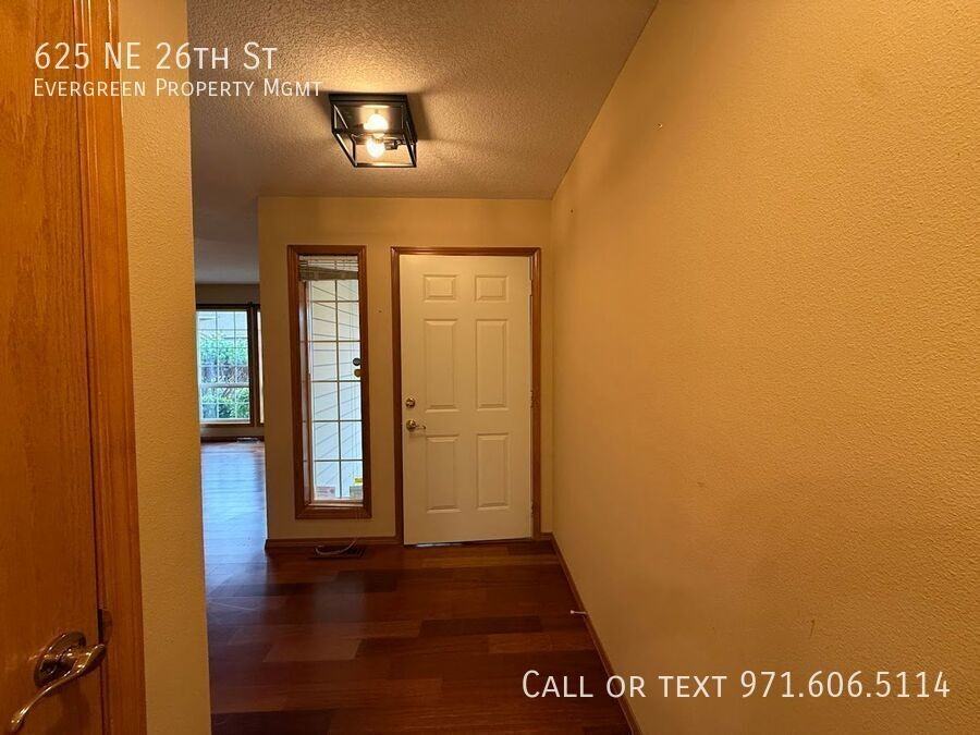 625 Ne 26th St - Photo 3 of 40