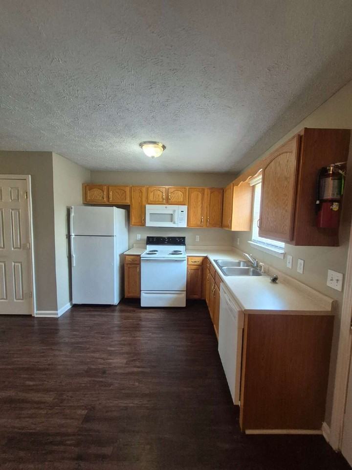 3831 Jockey Dr Apt C - Photo 5 of 22