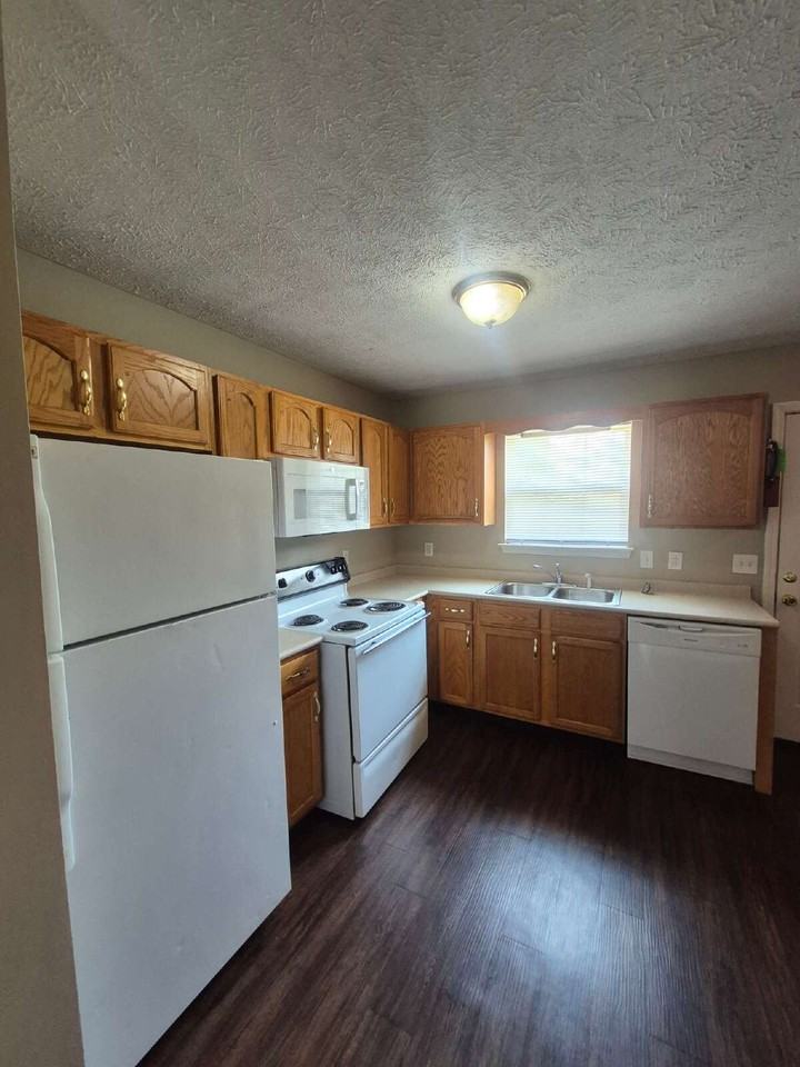 3831 Jockey Dr Apt C - Photo 7 of 22