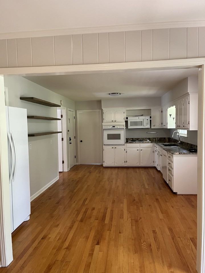 810 Davis Dr - Photo 3 of 37