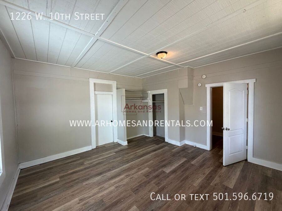 1226 W 10th St - Photo 2 of 11