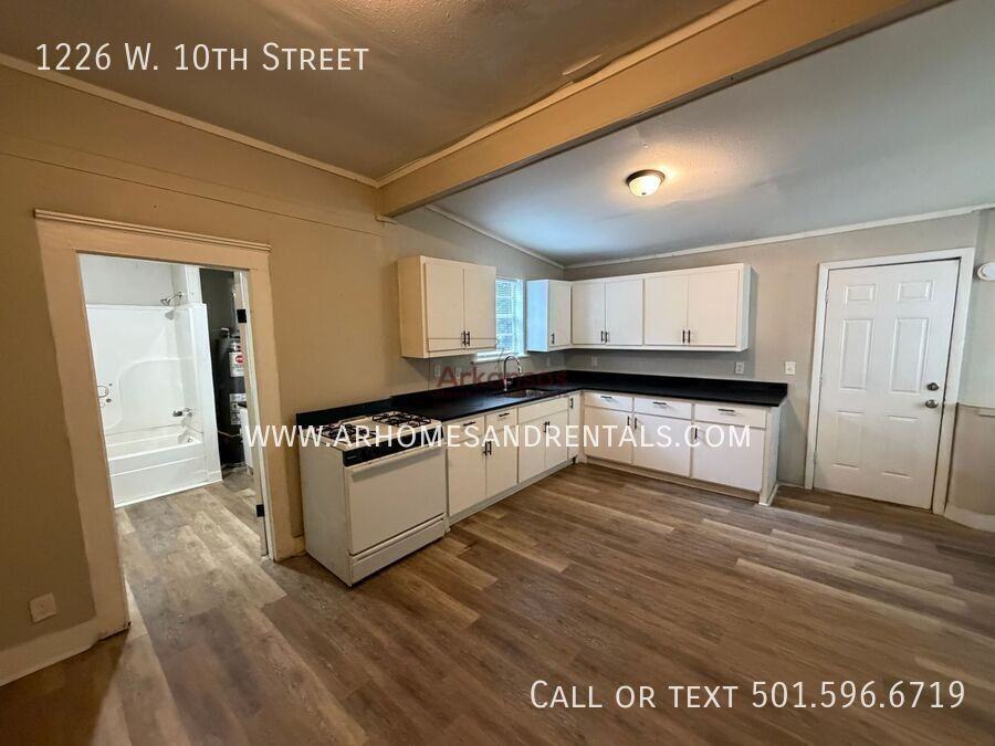 1226 W 10th St - Photo 5 of 11