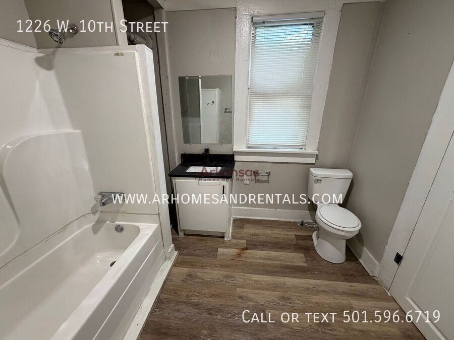 1226 W 10th St - Photo 7 of 11