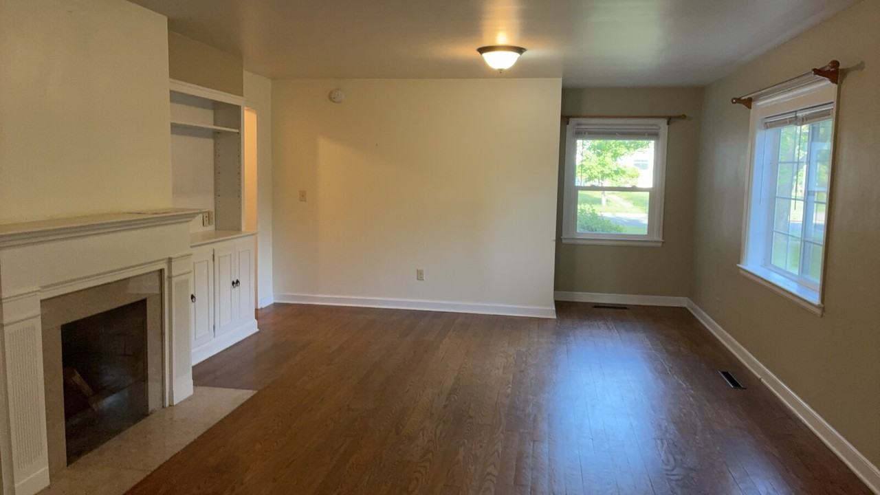 710 Summit Ave - Photo 3 of 15