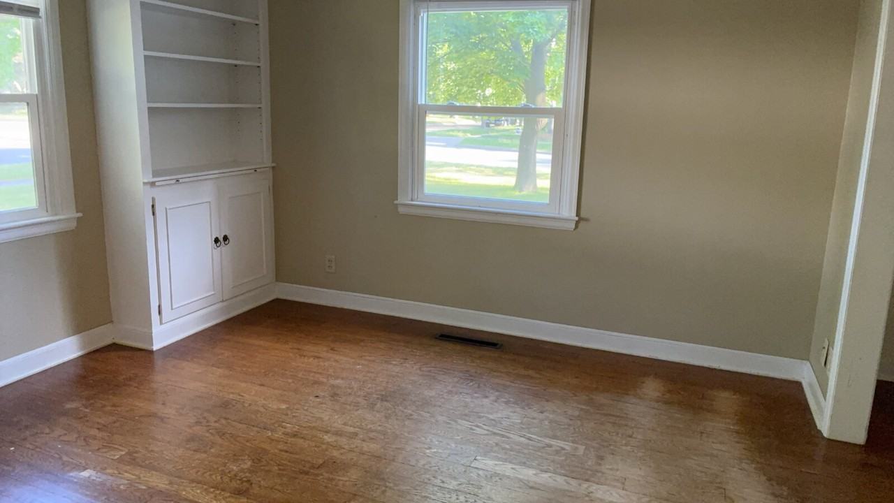 710 Summit Ave - Photo 6 of 15