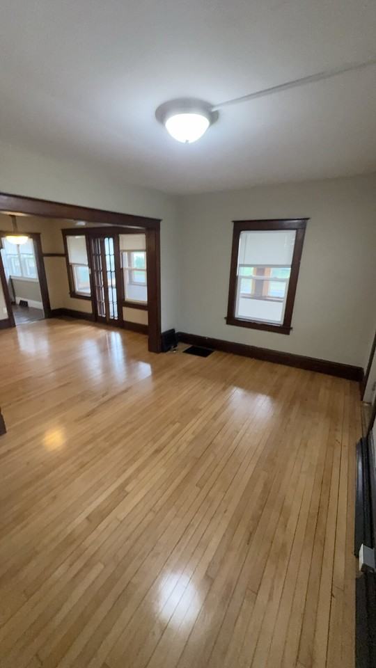 739 Broadway St - Photo 3 of 22