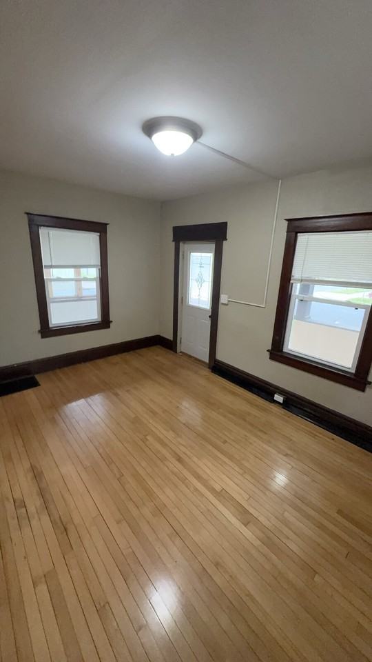 739 Broadway St - Photo 4 of 22
